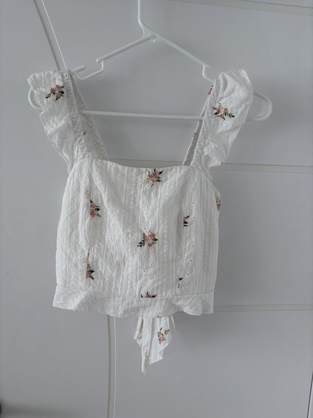 Kirious Los Angeles White Floral Embroidered Tie-Back Crop Top